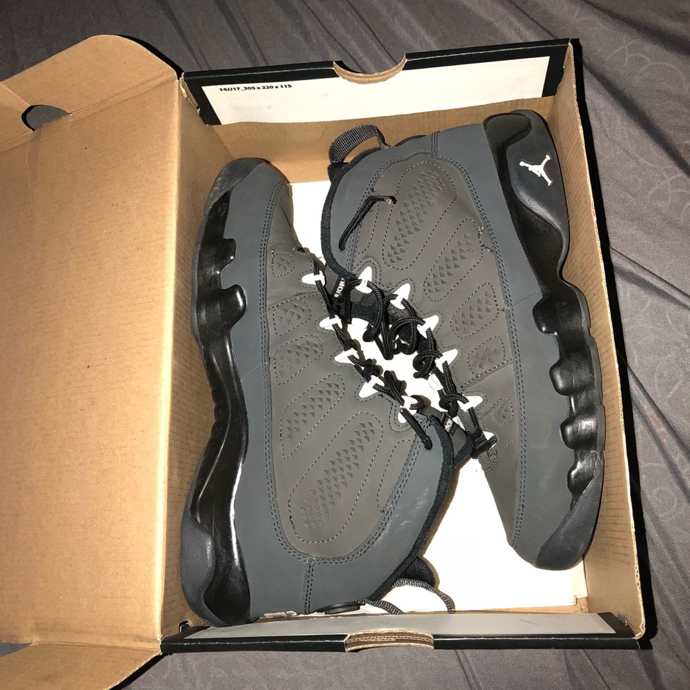 Black Jordan’s 9s